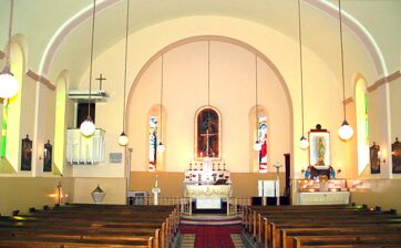 2004 - Blick vom Eingang zum Altar